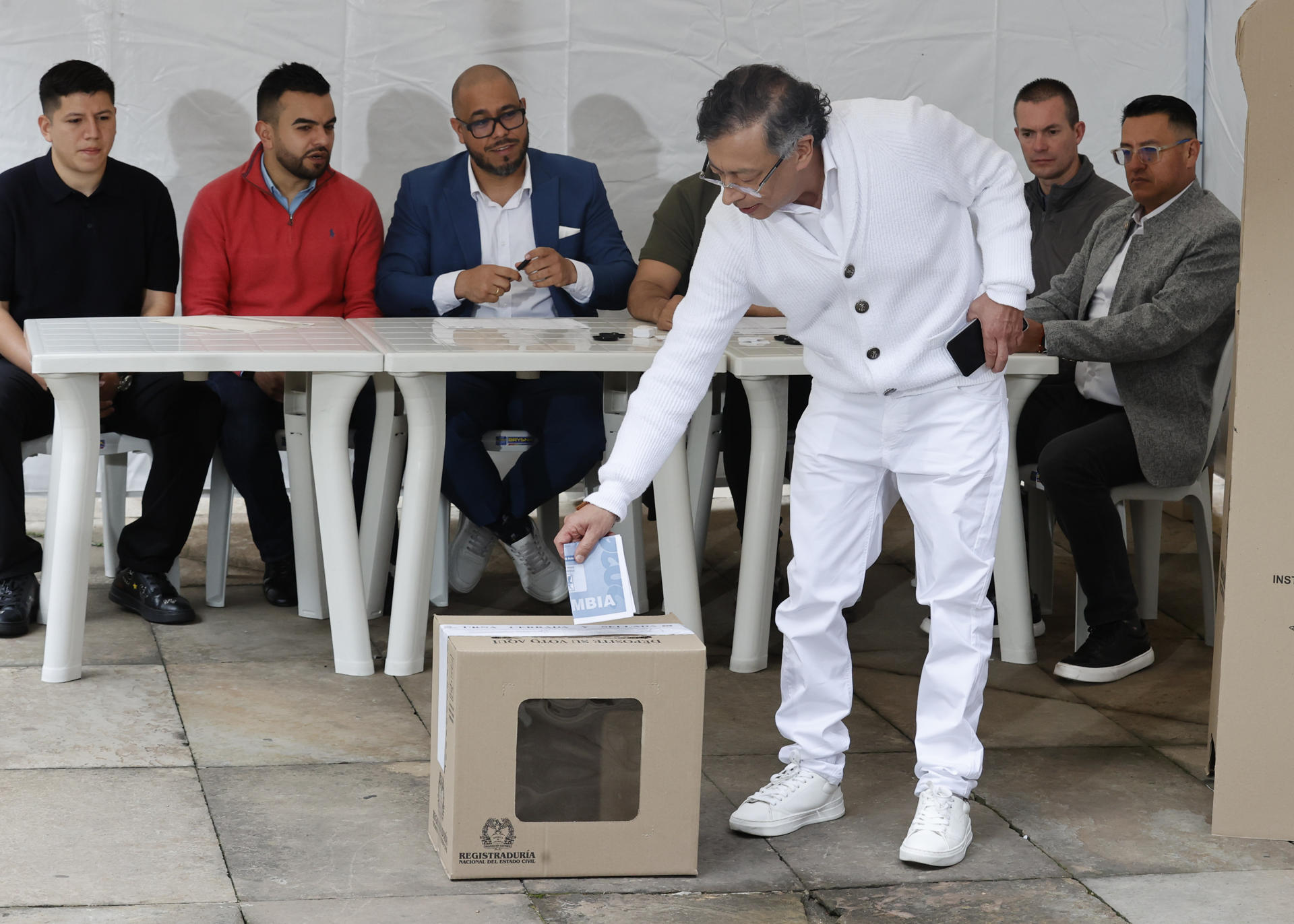 Colombia refuerza la seguridad en las elecciones presidenciales con más observadores