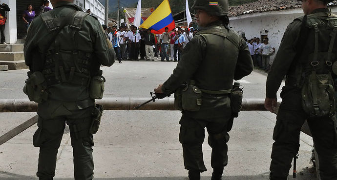 Descubren explosivos cerca donde aterrizaría el presidente Santos en Toribío, Cauca