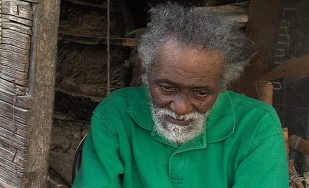 Personas de la tercera edad en situación de abandono