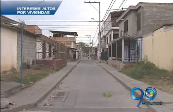 Habitantes de una urbanización reclaman por el alto costo de los intereses