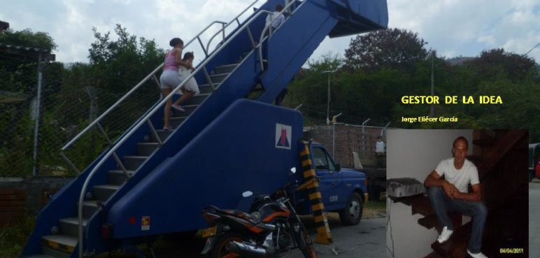 No hay aeropuerto ni avión, pero sí un carro escalera