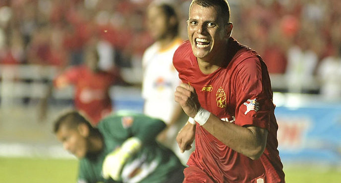 Un autogol le dio la victoria al América