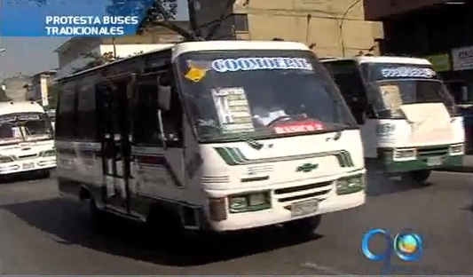 Transportadores de Coomoepal protestan por salida de busetas