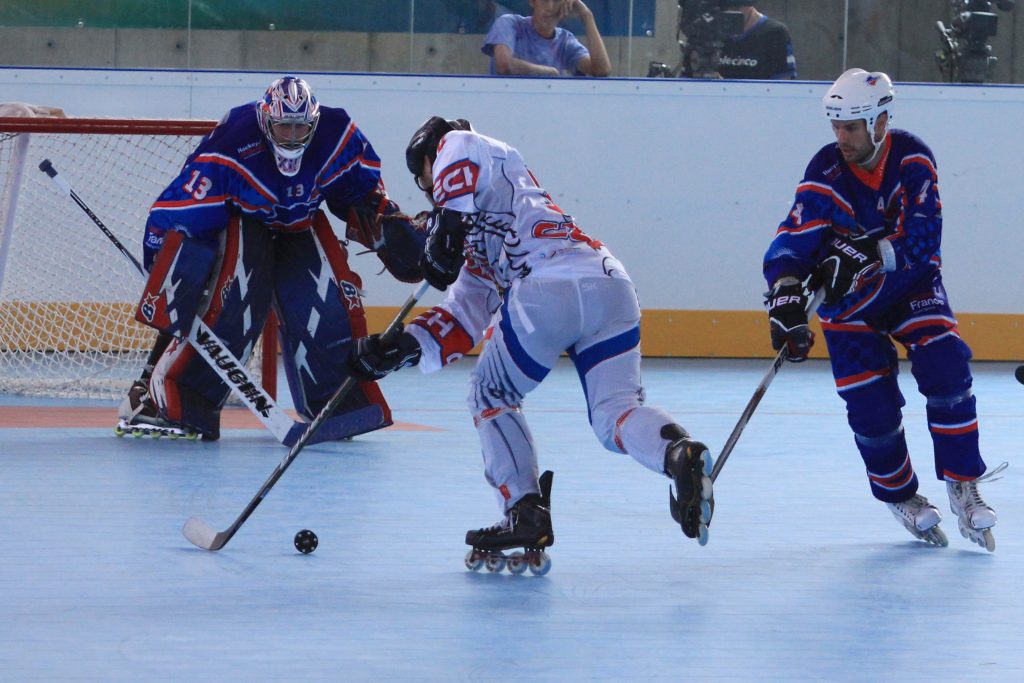La rapidez y la destreza del hockey en línea han emocionado a los caleños