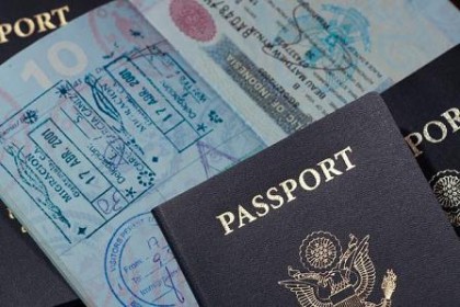 Tambalea abolición de visa Schengen para colombianos y peruanos