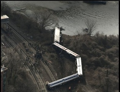 Descarrilamiento de tren en New York deja cuatro muertos