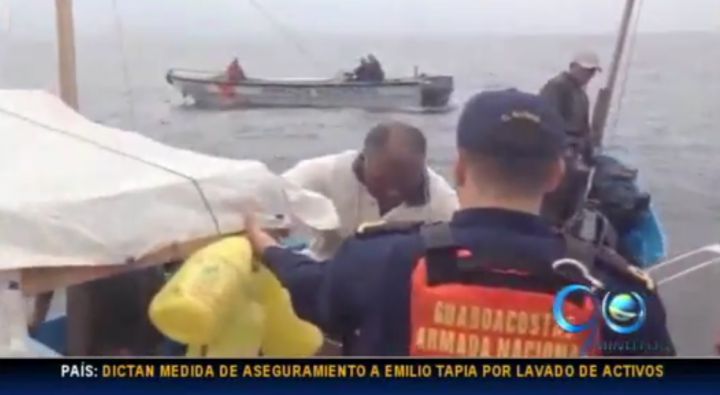 Armada Nacional rescató embarcación con tres pescadores