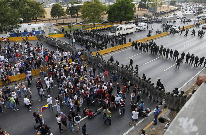 Estudiante muere atropellado en protestas en Venezuela