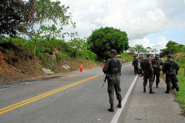 Ejército desactiva carro bomba en municipio de Puracé, Cauca