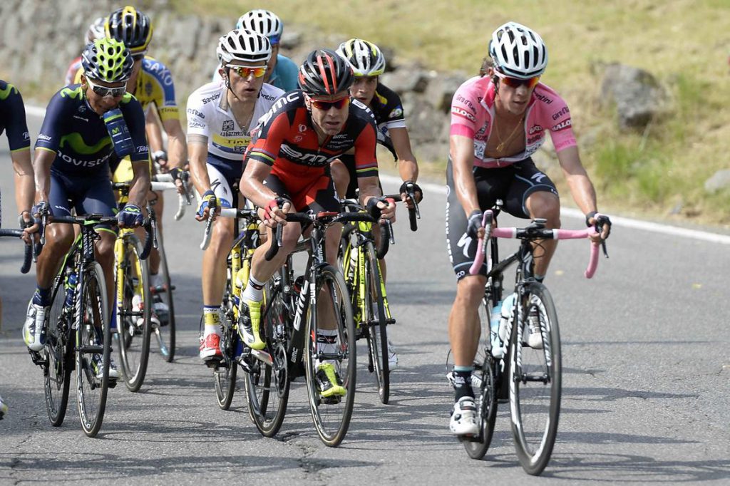 Rigoberto Urán sigue líder del Giro de Italia y aleja a sus rivales