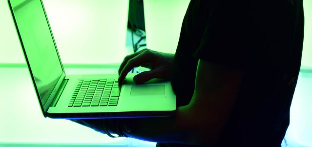 Muere en Colombia hacker ecuatoriano acusado de interceptar negociaciones de paz
