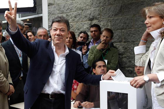 Juan Manuel Santos es reelegido presidente de Colombia