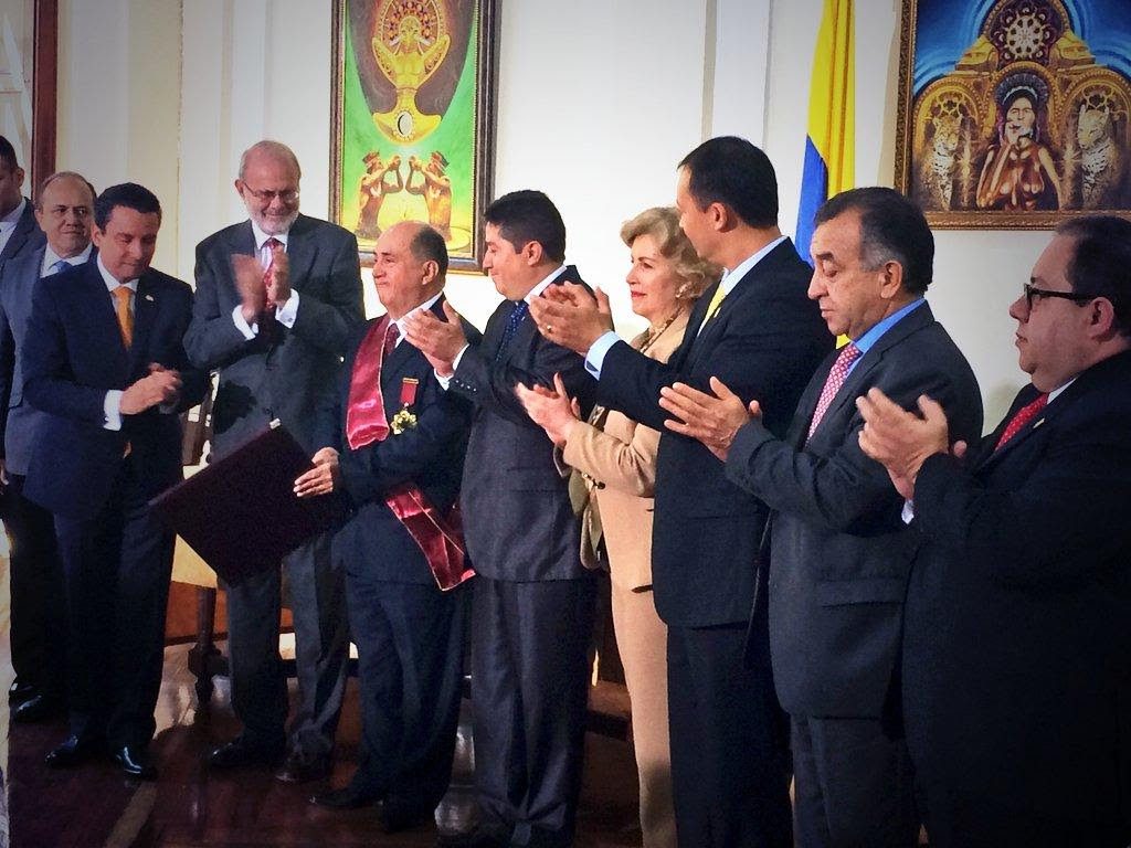 Gobernador fue condecorado por la Sociedad Colombiana de Prensa