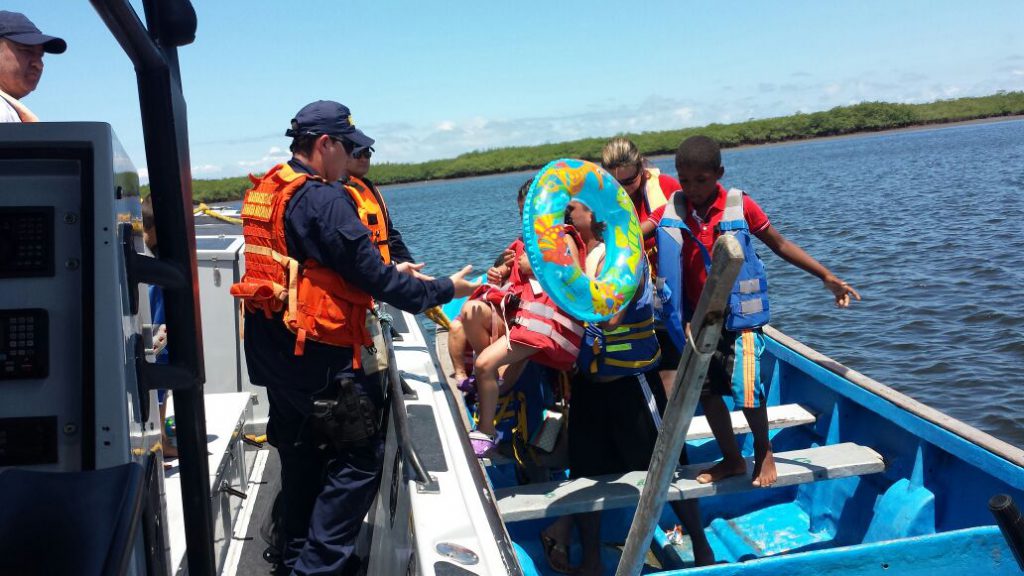 Armada Nacional rescató a 35 personas en San Andrés de Tumaco