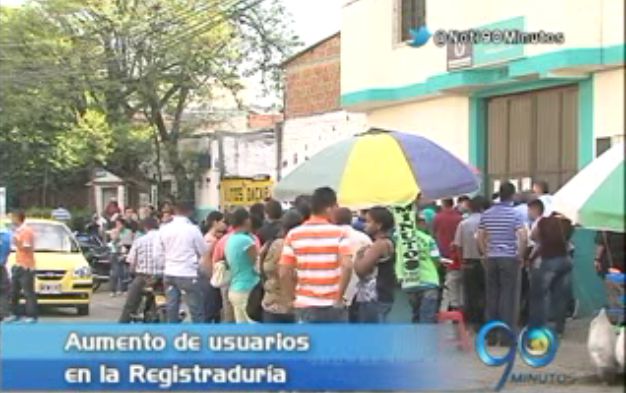Caleños hacen fila desde la 2:00 a.m. en Registraduría para reclamar documentos