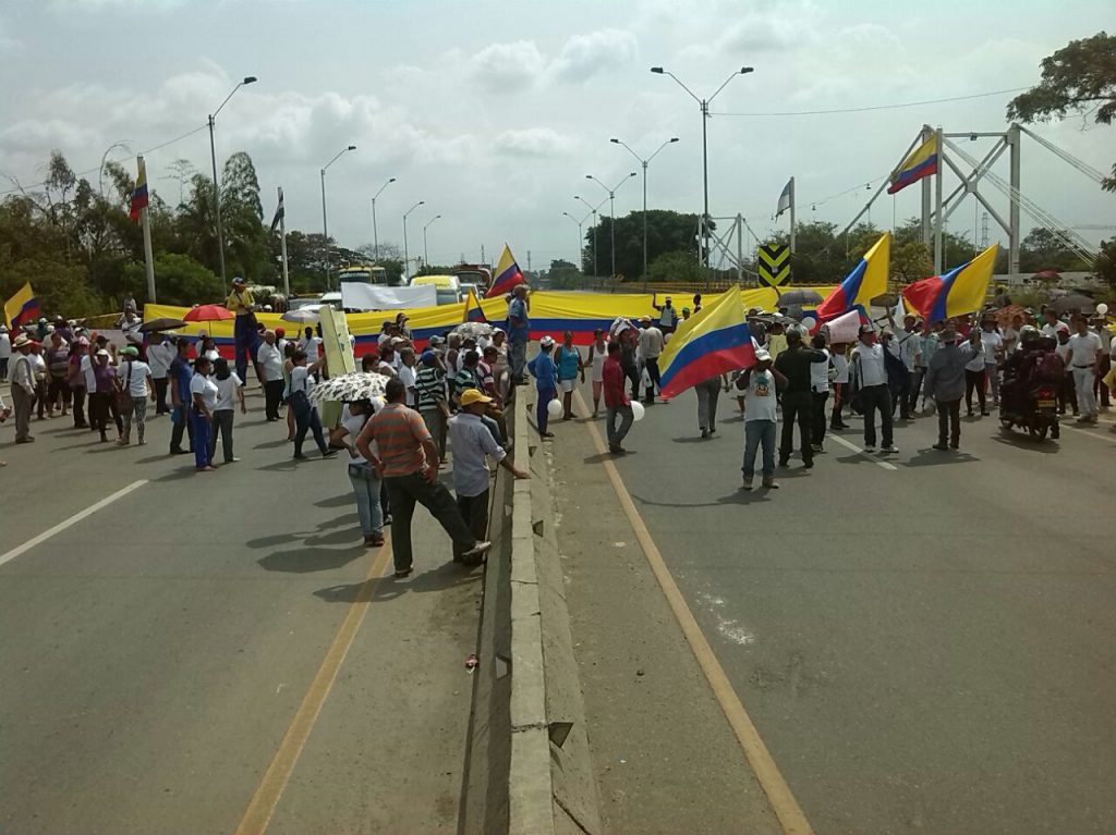 Caos vehícular causó marcha en la recta Cali-Palmira
