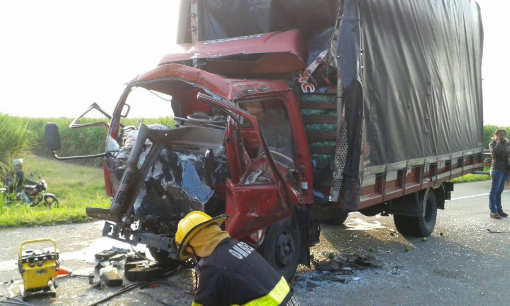 Accidente múltiple deja seis personas heridas