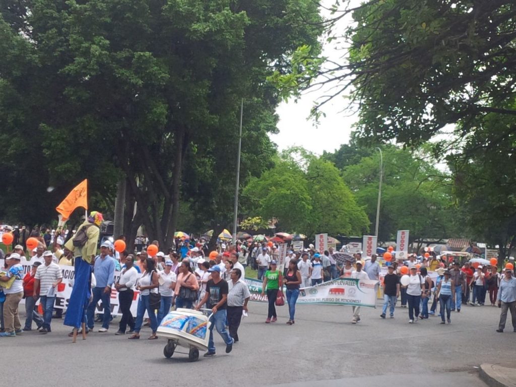Dos marchas complicaron la movilidad en algunos sectores de Cali