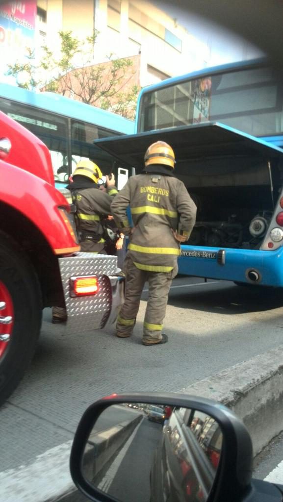 Una mujer lesionada dejó emanación de humo en bus del Mío