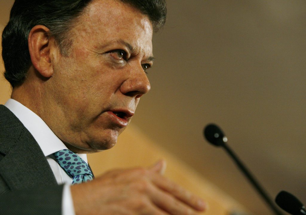 Presidente Santos extiende suspensión de bombardeos contra las Farc
