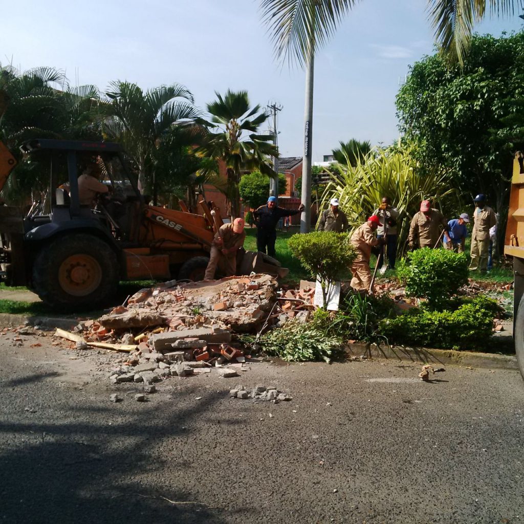 Continúa desmonte de casetas en el barrio El Caney