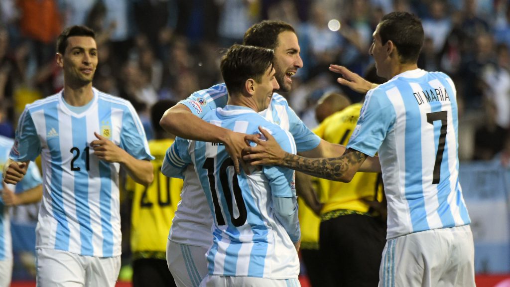 Argentina venció 1-0 a Jamaica y lidera su grupo