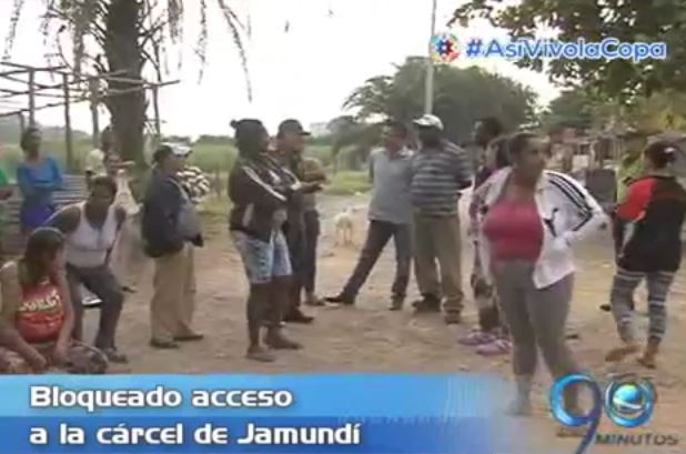 Vecinos de la cárcel de Jamundí bloquearon vía de acceso al penal