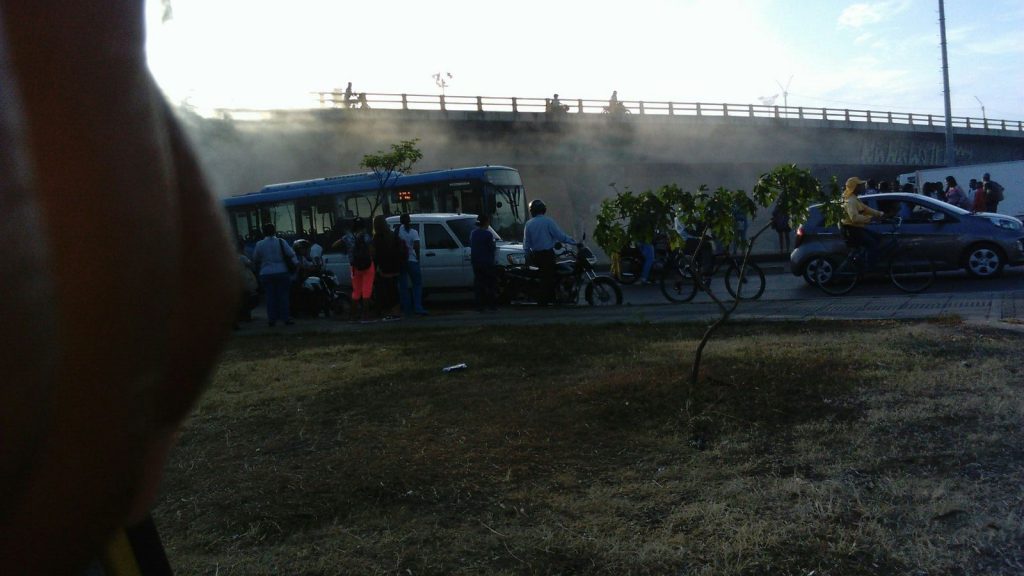 Emanación de humo en bus del Mío habría dejado un afectado