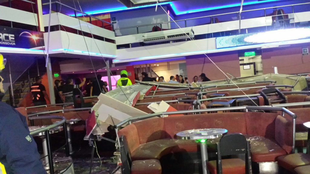 Desplome de estructura en discoteca de Menga deja lesionados