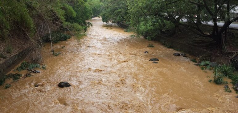 Medio millón de caleños sin agua por fuertes lluvias que provocaron cierre de planta