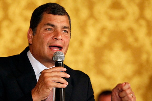 Jueza ecuatoriana pide a la Interpol el arresto y extradición de Rafael Correa