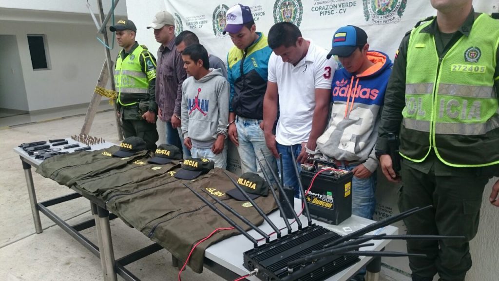 Policía capturó a 6 personas con emblemas falsos de la Sijín