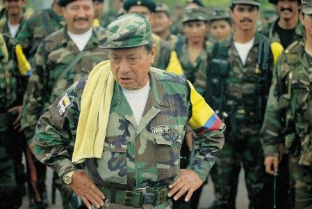 Ejército de Colombia halla en escondite 500 cuadernos con foto de 'Tirofijo'