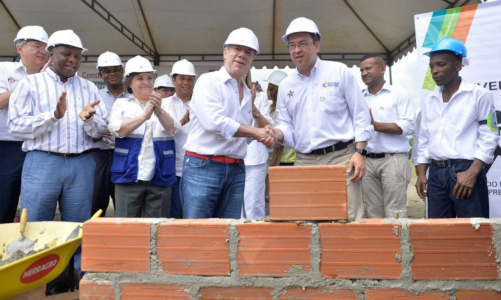 Presidente Santos pone la primera piedra del SENA en Buenaventura