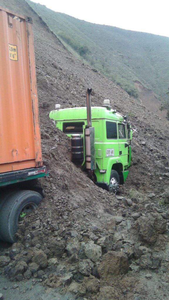 Sigue taponada  y  el paso restringido  en la vía Buga - Loboguerrero