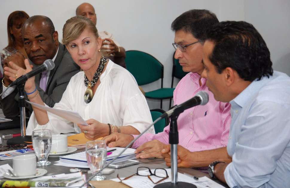 Liquidación del HUV es mentira: Gobernadora del Valle