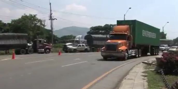 Levantan restricción a camiones en la vía al Mar hasta el domingo