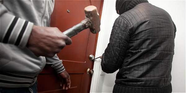 En el sur de Cali seis hombres armados robaron un apartamento