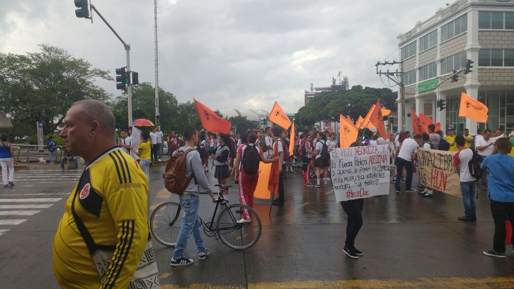 Estudiantes del Santa Librada marcharon sobre la calle 5