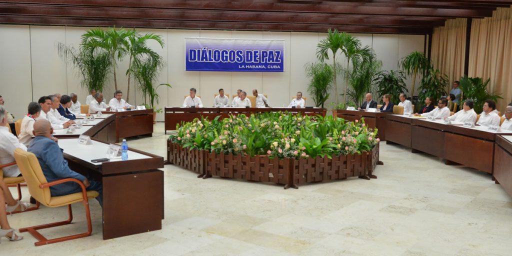 Es realista que jefes de Farc participen en política, dice jefe negociador