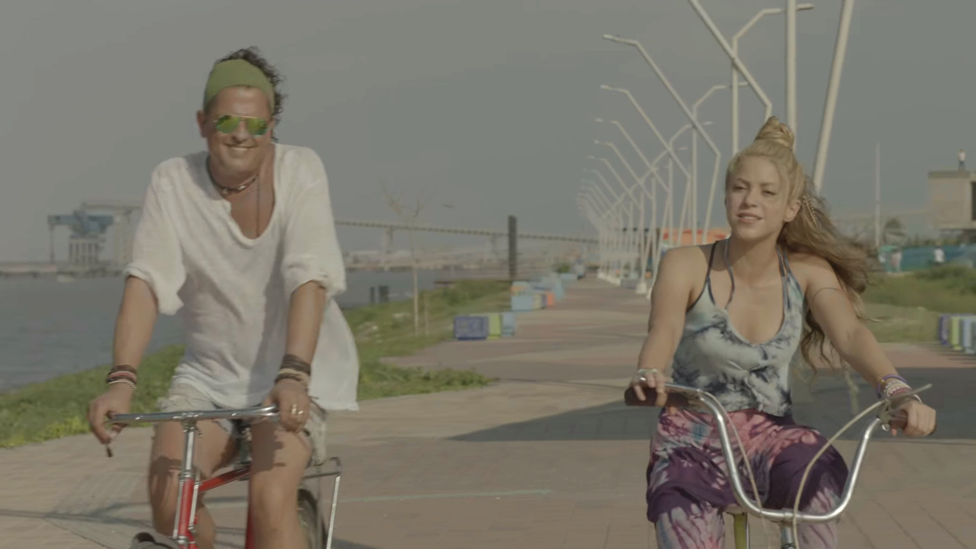 Carlos Vives y Shakira estrenan vídeo de "La Bicicleta"