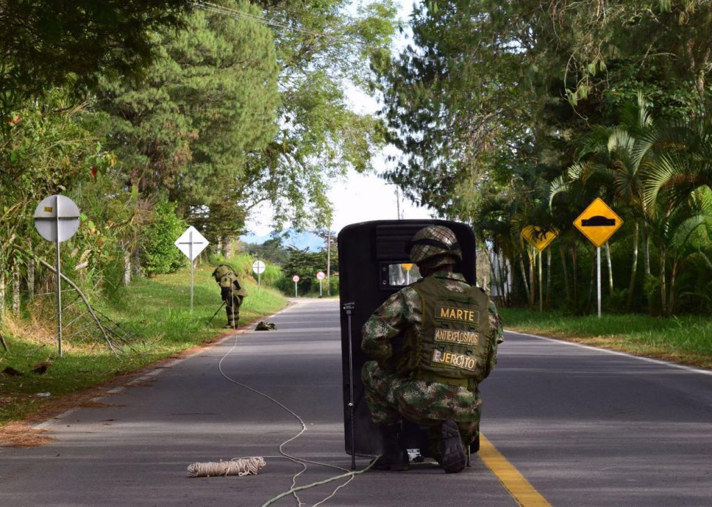 Ejercitó desactivó artefactos explosivos dejados cerca de escuela en Cauca