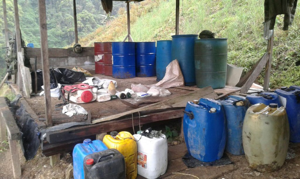 Ejército destruyó laboratorio de coca y depósito ilegal en Chocó