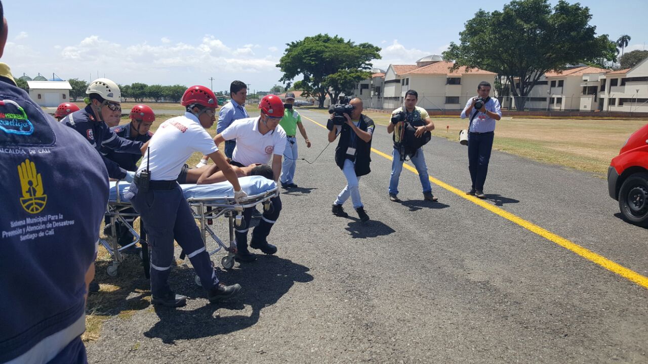 Fuerza Aérea y Bomberos rescataron los tres jóvenes perdidos en los Farallones