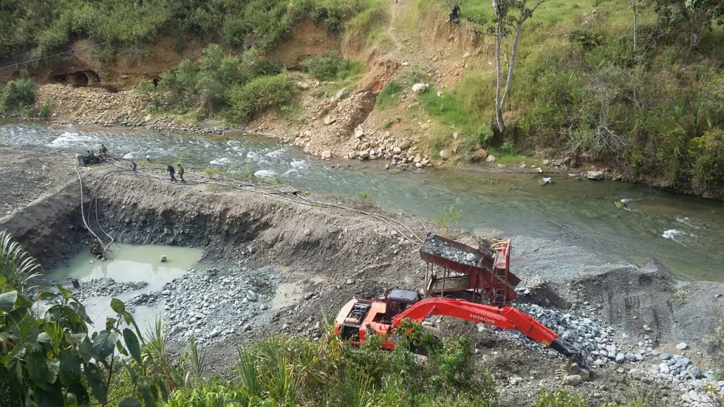 El Ejército capturó 4 sujetos que practicaban minería ilegal en Bugalagrande