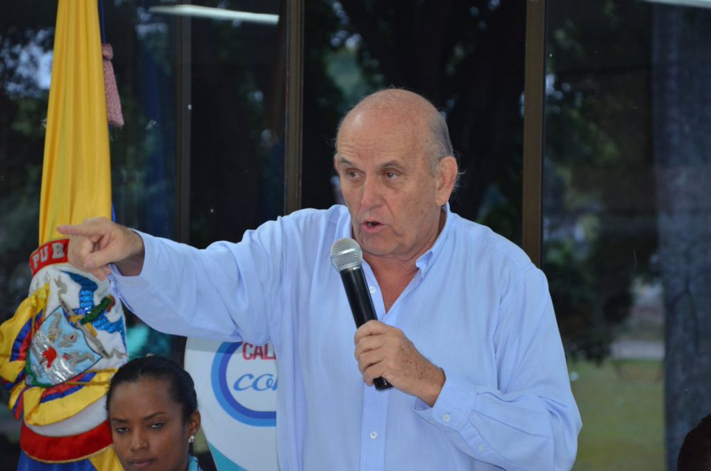 Aumentó favorabilidad de Armitage según Gallup, 57% lo aprueba