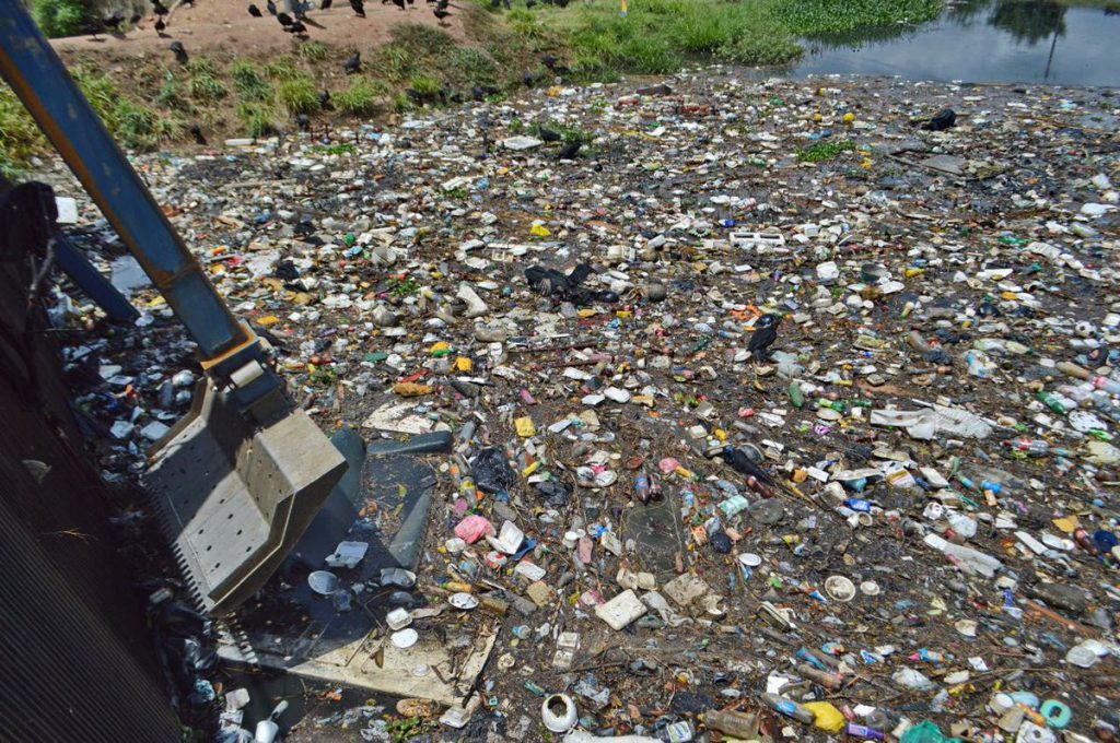 En 2020 en Cali se han recogido más de 450 toneladas de basura en canales y sumideros
