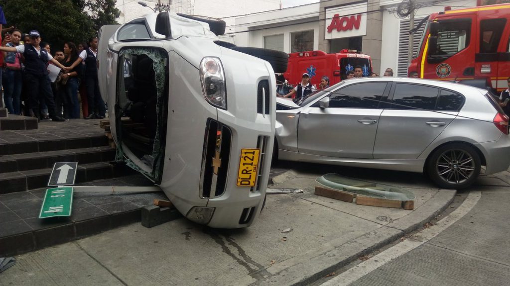 Fuerte accidente en barrio Versalles deja una persona lesionada