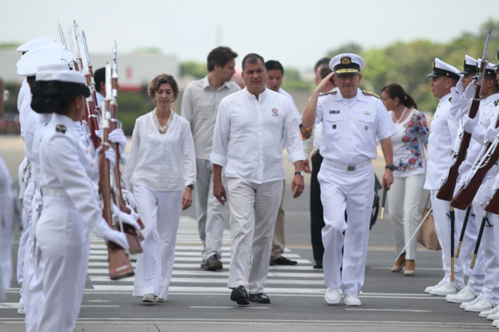 Correa cifra en 80 % reducción de gasto en frontera con Colombia tras la paz