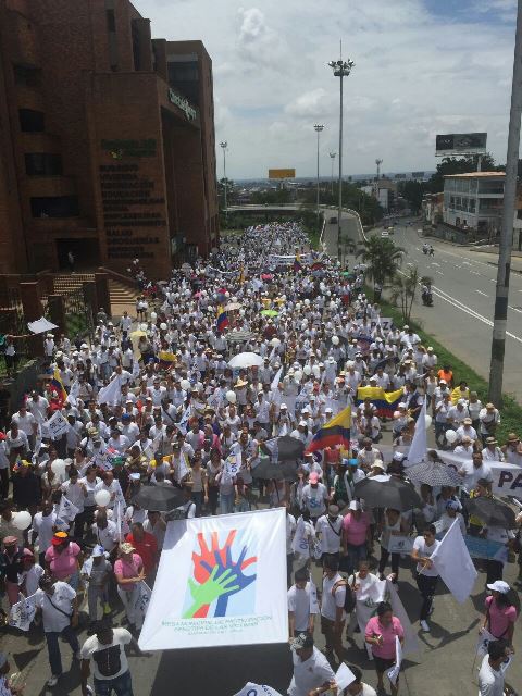 Diez mil caleños asistieron a la segunda marcha por la paz